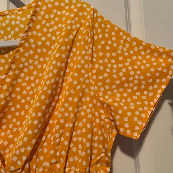 NWOT Yellow Floral Dress Size XL - Picture 4 of 9